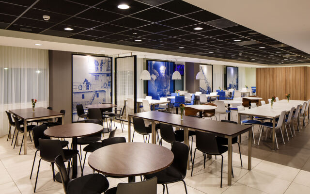 Holiday Inn Express Rotterdam - Central Station by IHG