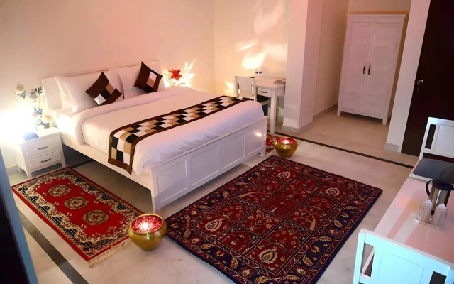 FabHotel Dior Pink City