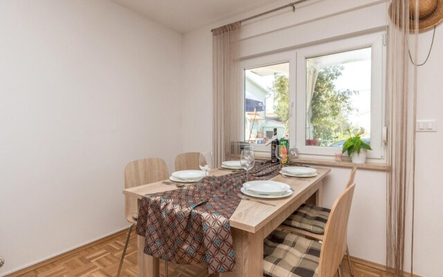 Beautiful Apartment in Zdrelac With Wifi and 2 Bedrooms