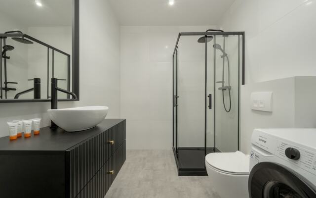 Elegant Studio Free Garage by Renters