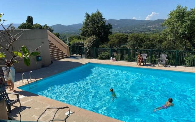 Studio rénové avec piscine proche Saint-Tropez