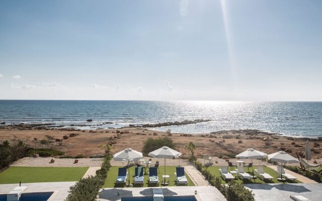 Celebrity Villa Oliver P 14