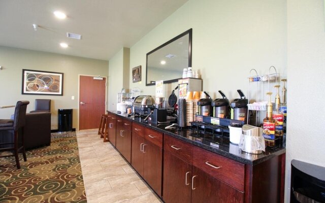 Cobblestone Hotel & Suites – Devils Lake