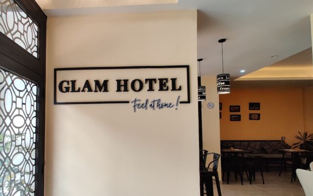 Glam Hotel