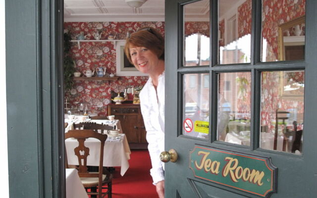 Summerhill Manor Bed and Breakfast and Tea Room