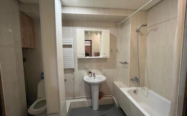 Large cozy apartment on beginning of Komitas Ave