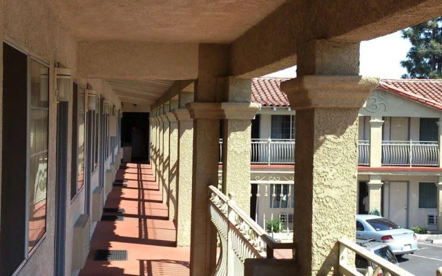 Santa Ana Travel Inn