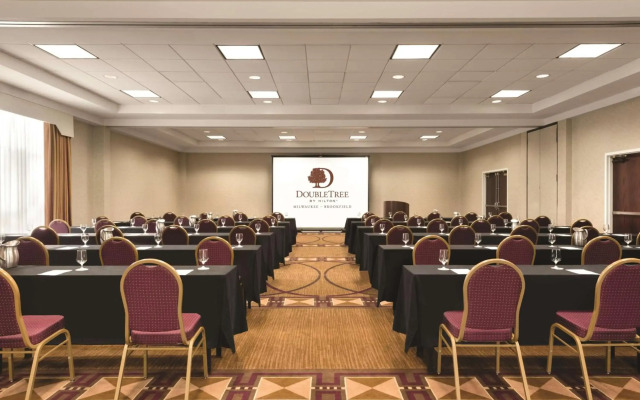 DoubleTree by Hilton Milwaukee - Brookfield