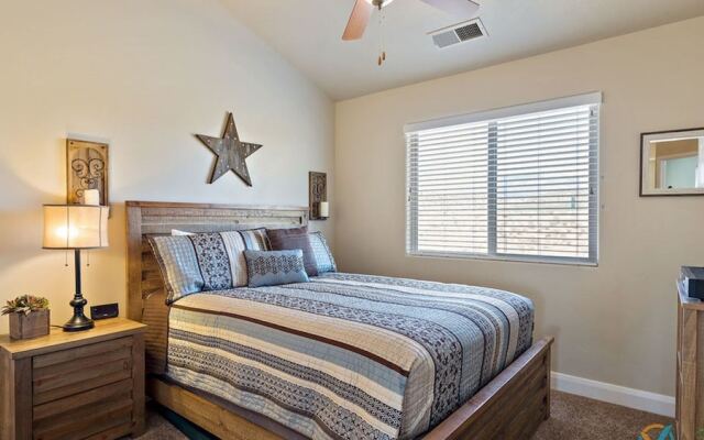 Canyon Oasis 4 Bedroom Apts