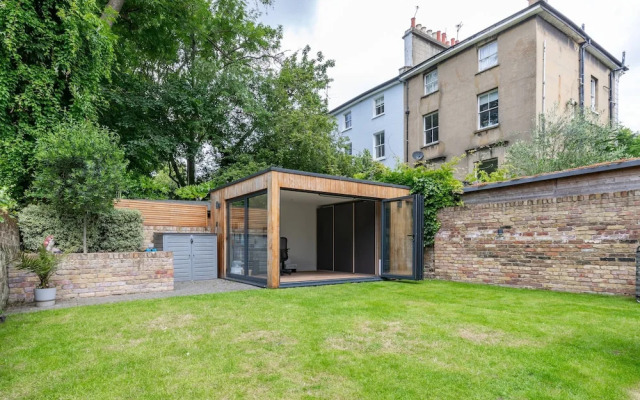 Priory Road III by Onefinestay