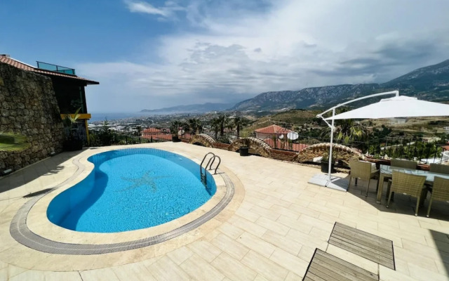 Dazzling Villa With Private Pool in Alanya