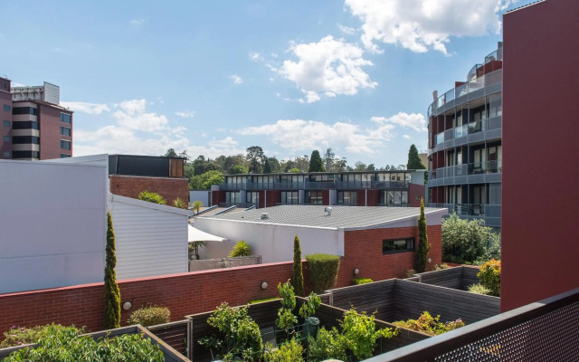 Sullivans Cove Apartments