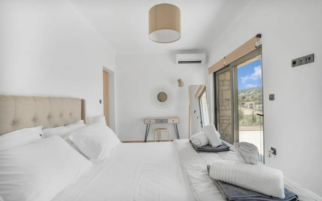 Villa Chriselia - 3 Bedrooms With Sea Access