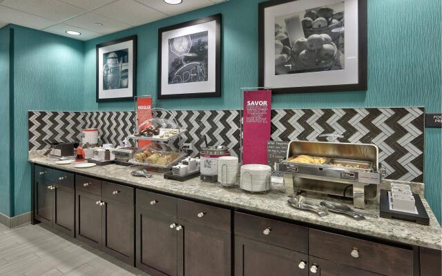 Hampton Inn & Suites Albuquerque Airport