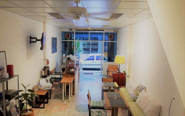 Naret Coliving - Hostel - Adults Only