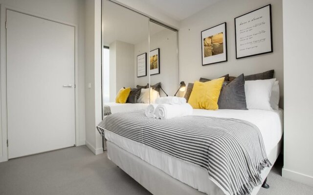Stunning 2 Bed On Collins With Pool In Southern Cross