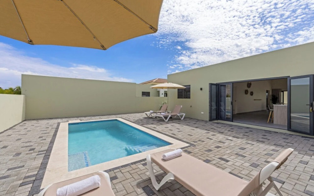 Infinity Blue villa with private pool
