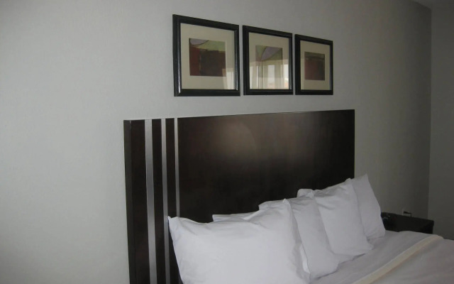 Country Inn & Suites by Radisson, Dearborn, MI