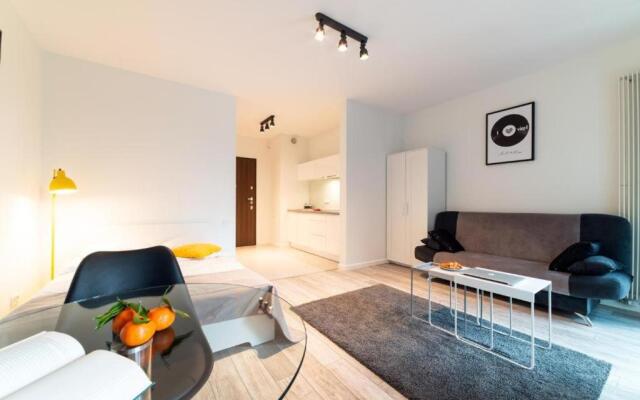 Warsaw Night Apartments Menica Residence