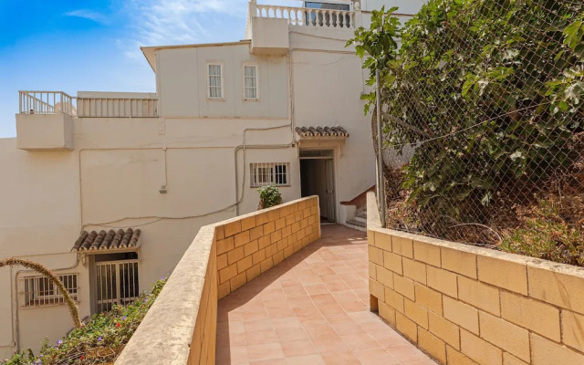Sea View Apartment 2 Min Walk From the Beach