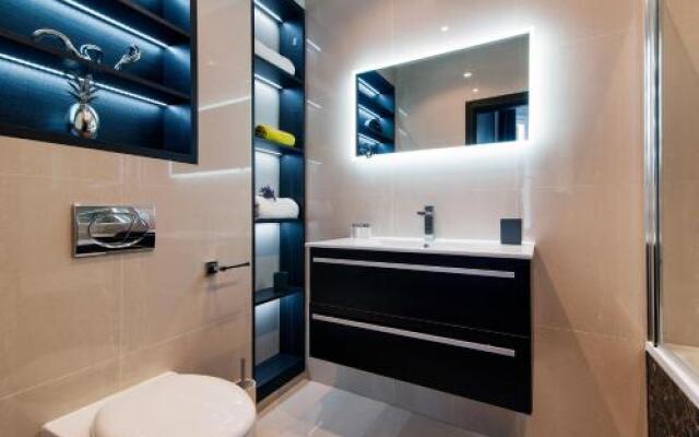 Kensington Garden View Apartment
