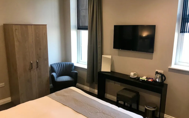 The Raven Hotel - Inn