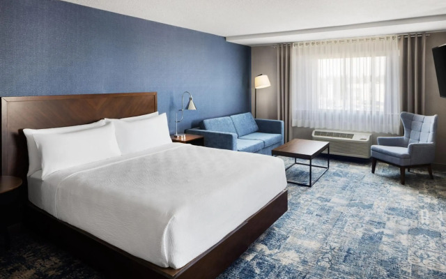 Four Points by Sheraton Edmonton South