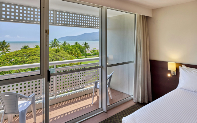 Cairns Harbourside Hotel