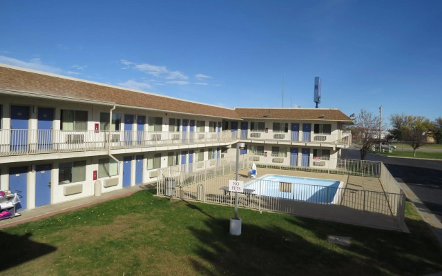 Motel 6 Mitchell, SD