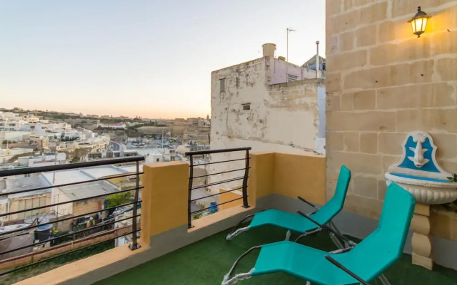 Madonnina Sunny Townhouse in Kalkara