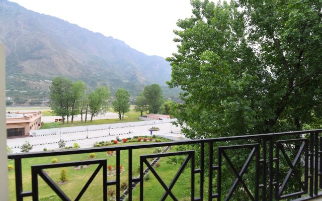 OYO 14223 Home Deluxe 2BHK Near Kullu Airport