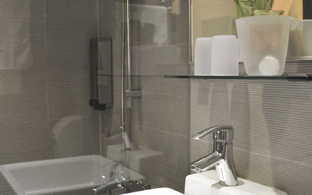 The Riverside Hotel International