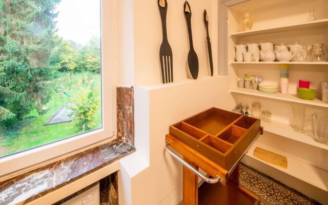 Spacious Holiday Home With 4 Tiny Houses