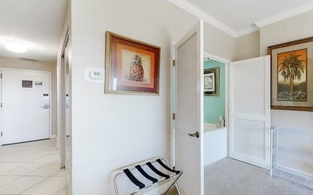 Tops'l 1008a Chalet by RedAwning