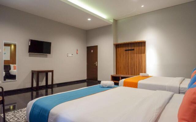 SANS Hotel Empress Simpang Lima