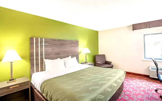 Norwood Inn & Suites Milwaukee