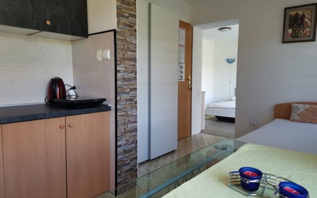Apartmaji bungalovi i sotorisce Silva