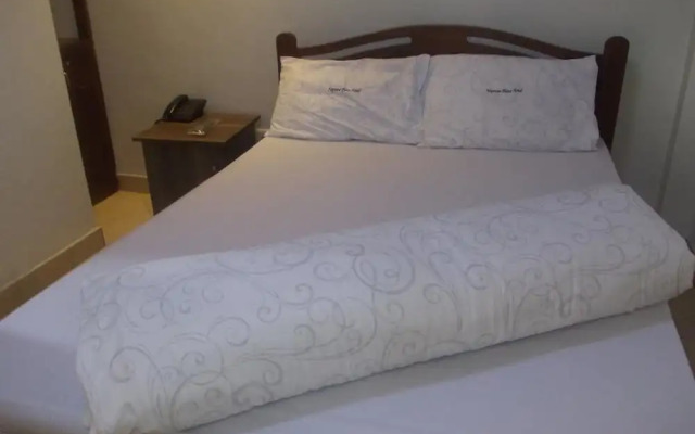 Neptune Plaza Hotel