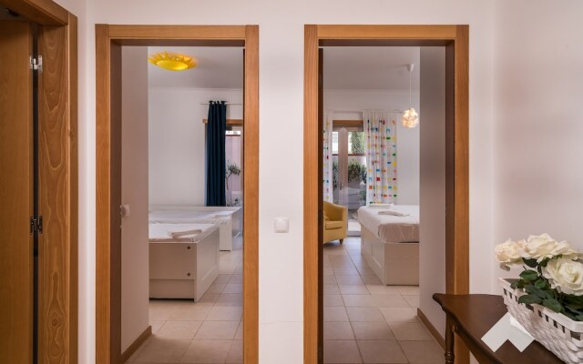 Palm02 · Palm Village Apartment 2 3BD · A/C · Terrace