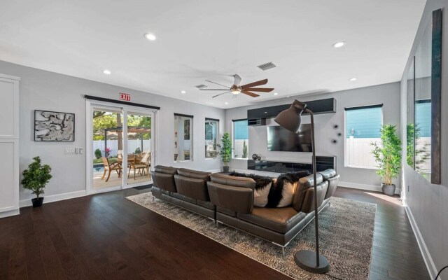 Luxury Tampa Home w/ Pool, Jacuzzi & Amenities