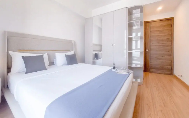 Best Spacious And Homey 3Br Sky House Bsd Apartment
