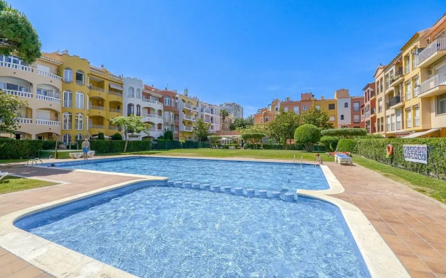 Apartment in Empuriabrava Near Beach
