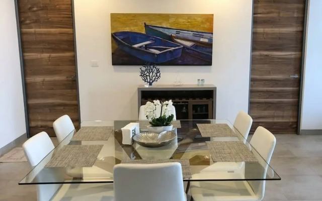 3-br Condo, Partial Ocean View, 2blocks From Ocean