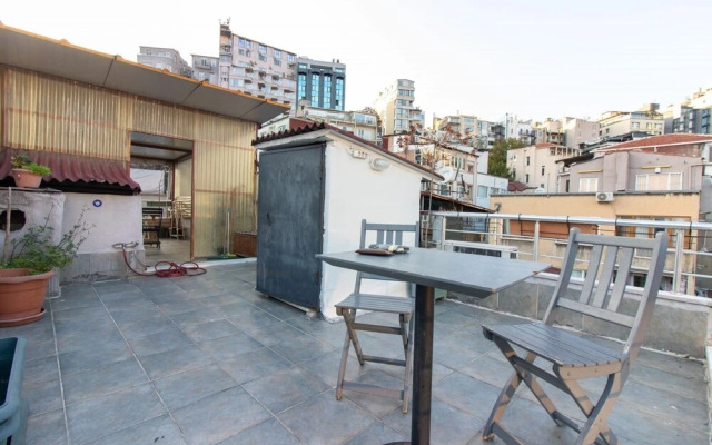 Sleek Flat With Excellent View in Cihangir