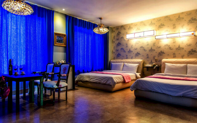 Hotel White House