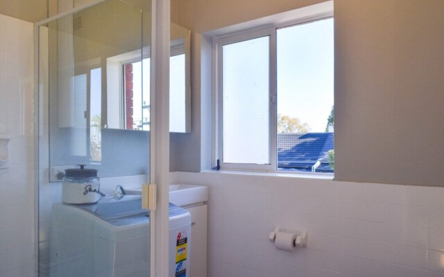 Sun-drenched 1 Bed Studio Apartment In Newtown