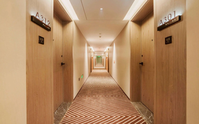 Howard Johnson By Wyndham Life Kunming Guandu Hotel