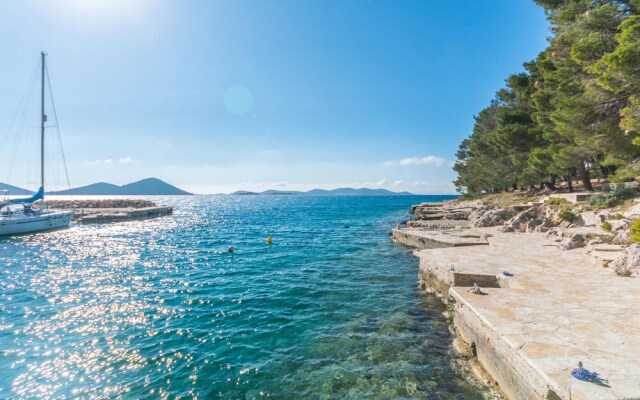 Nice Apartment in Drage With Wifi