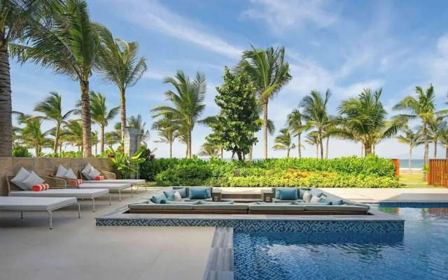Family Paradise: Where Memories Bloom by the Sea