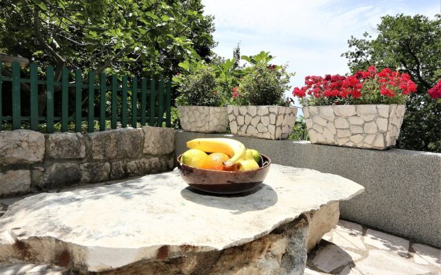 Holiday house in stone with heated pool